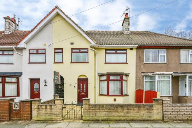 3 bed property, in Chatterton Road, £180,000
