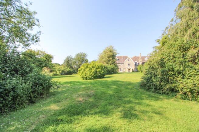5 bed property, in The Common, £1,100,000
