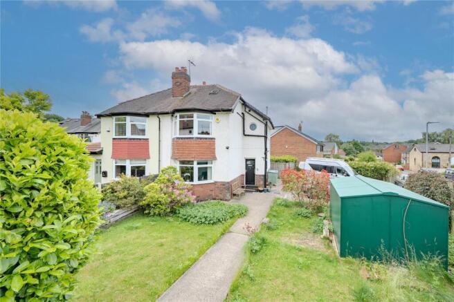 3 bed property, in The Paddock, £450,000