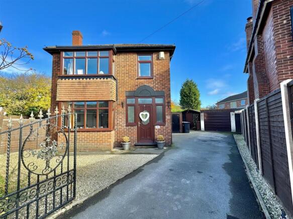 3 bed property, in North Close, £289,000