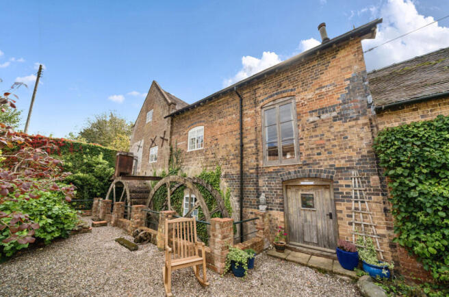 3 bed property, in Henley, £400,000