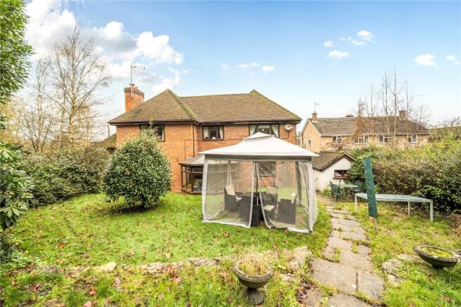 4 bed property, in The Green, £895,000