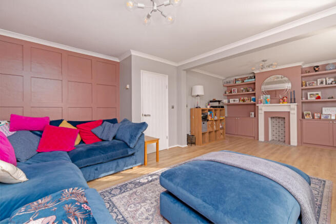 3 bed property, in Skeins Way, £425,000