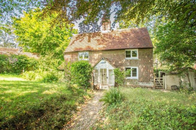 2 bed property, in Carricks Hill, £625,000