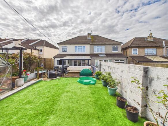 3 bed property, in Bell Hill Road, £350,000