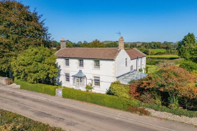 5 bed property, in Kilmington Common, £1,200,000