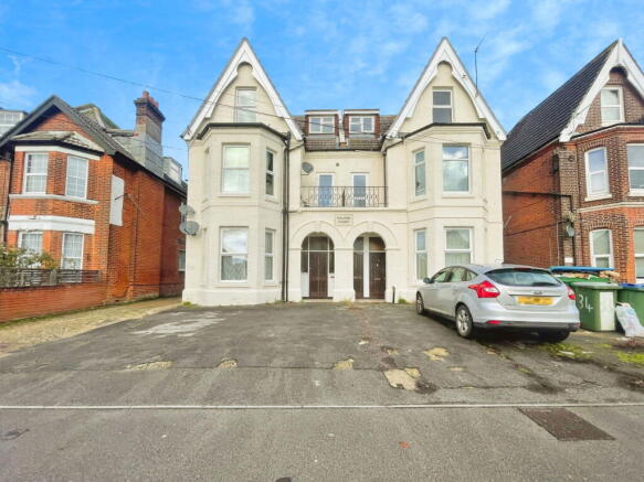 1 bed property, in Howard Road, £100,000