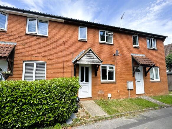 2 bed property, in Castlehaven Close, £205,000
