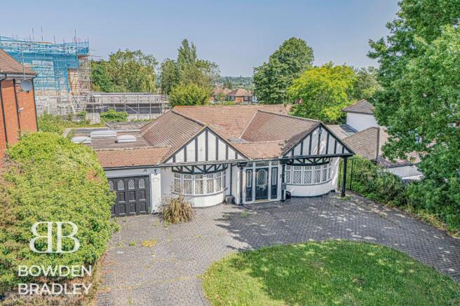 5 bed property, in Manor Road, £1,200,000