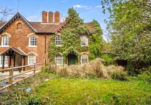 2 bed property, in 315 Shipbourne Road, £255,000