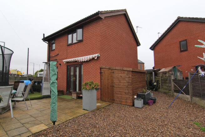 3 bed property, in Castle Close, £325,000