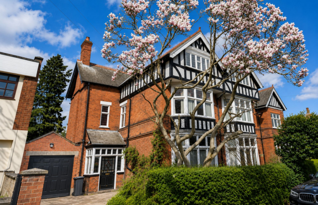 6 bed property, in St. Johns Road, £675,000