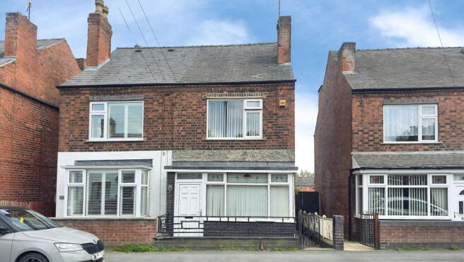 2 bed property, in Corporation Road, £150,000
