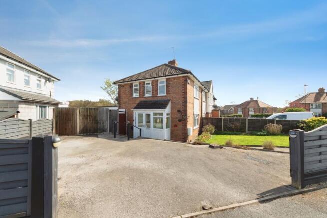 3 bed property, in Tibland Road, £240,000