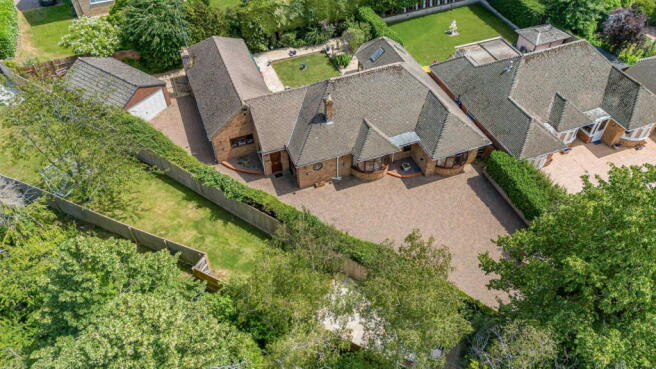 4 bed property, in Lansdown Close, £900,000