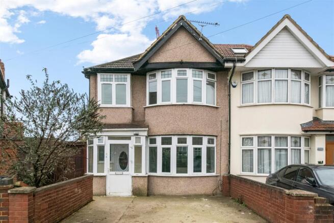 4 bed property, in Carr Road, £550,000