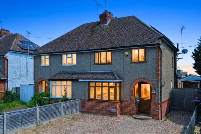 3 bed property, in Hillside Road, £600,000