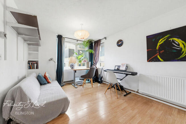 1 bed property, in Arden Estate, £275,000