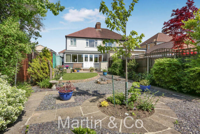 3 bed property, in Burleigh Road, £590,000