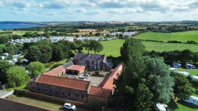 6 bed property, in Muston Grange Farm And Holiday Cottages, £800,000