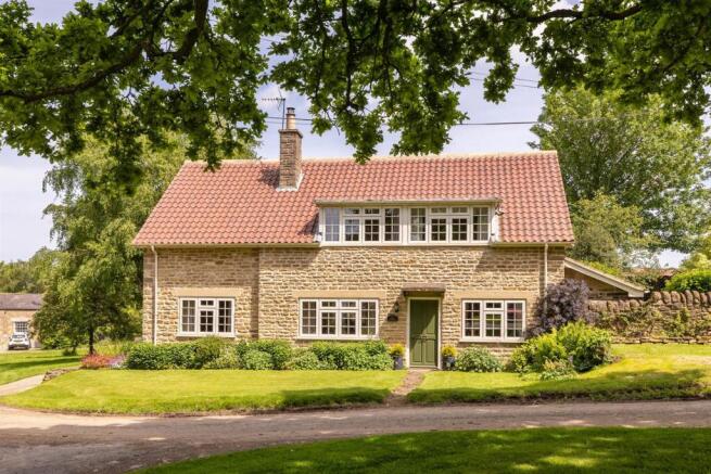3 bed property, in Oak Cottage, £850,000
