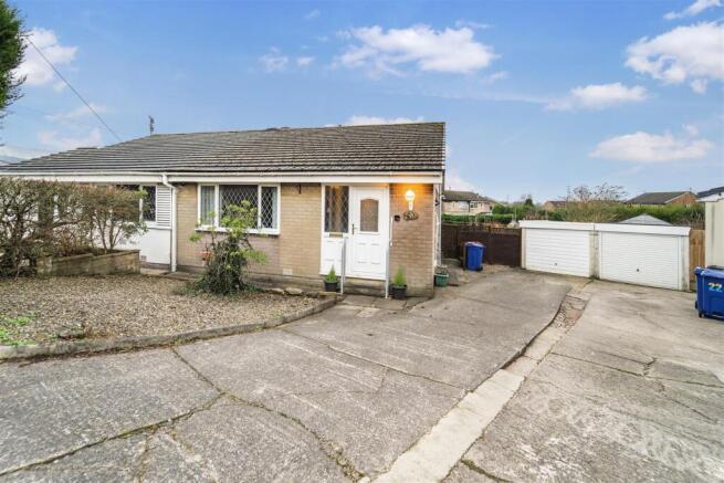 2 bed property, in Hameldon Close, £180,000