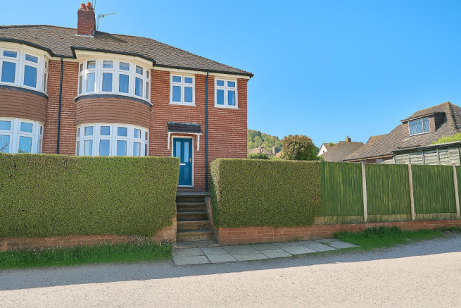 4 bed property, in Belmont Road, £450,000