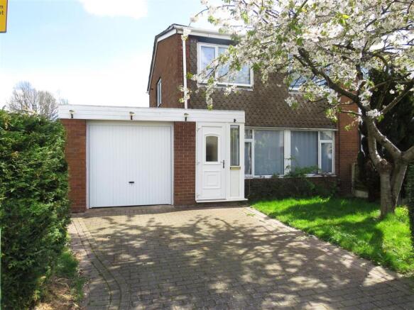 3 bed property, in Wheatfield Close, £235,000