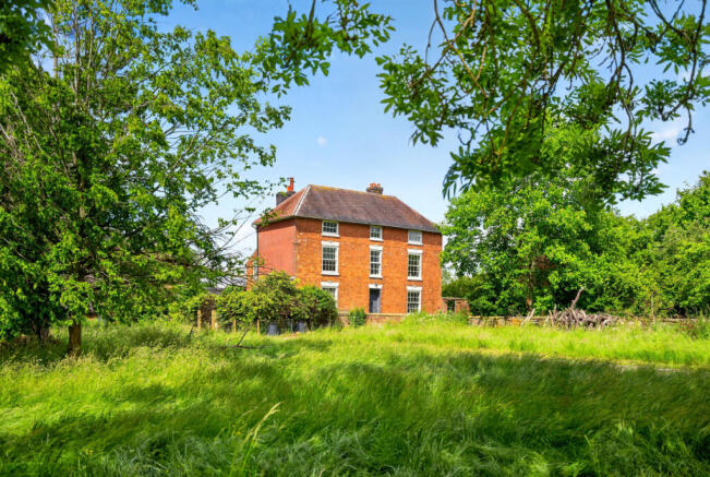 7 bed property, in Claybrooke Magna, £1,000,000