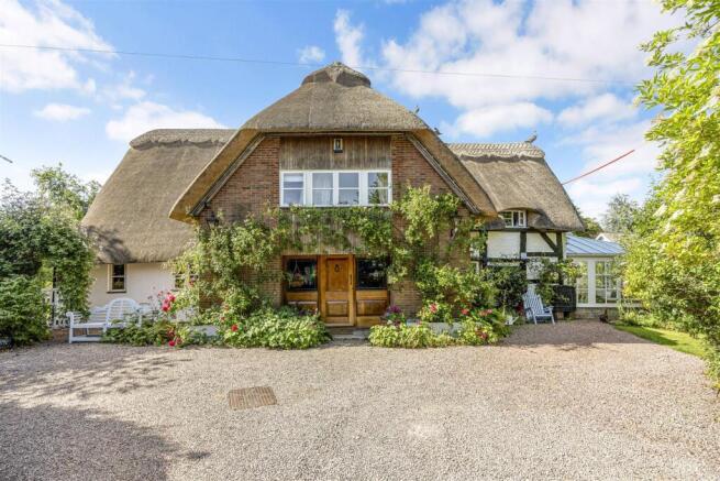 4 bed property, in Churchend, £895,000