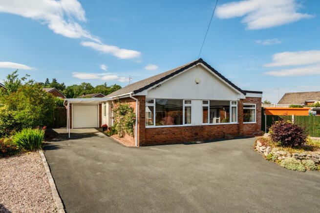 3 bed property, in Bradley Fields, £360,000