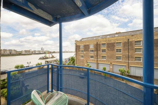 2 bed property, in Jardine Road, £575,000
