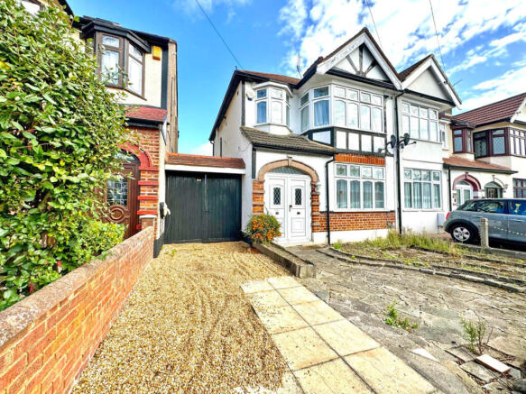 3 bed property, in Eccleston Crescent, £525,000