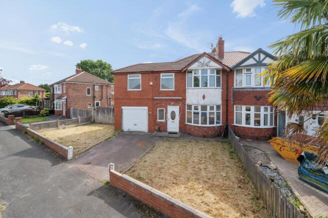 3 bed property, in 81 Shakespeare Drive, £120,000