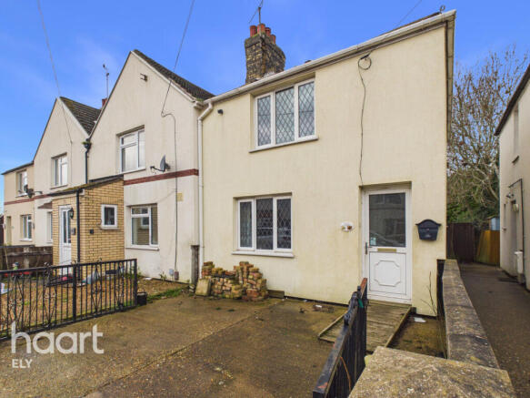 3 bed property, in New Barns Avenue, £180,000