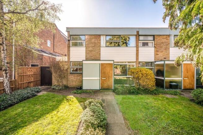 3 bed property, in Waldegrave Park, £850,000