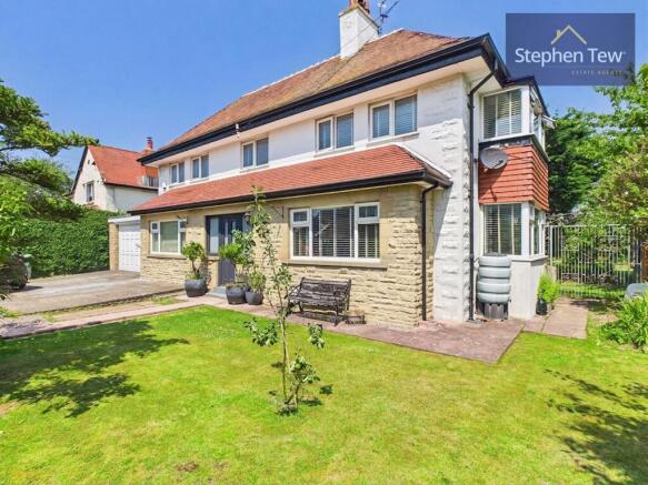 3 bed property, in West Drive, £390,000