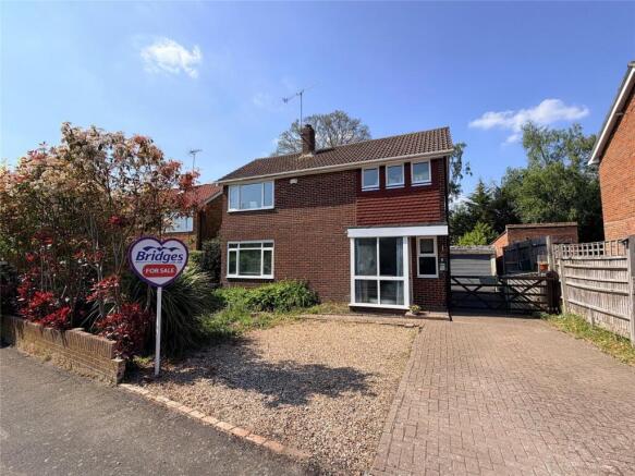 3 bed property, in Carlton Crescent, £575,000