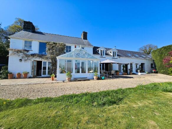 5 bed property, in Llanbadarn Fawr, £960,000