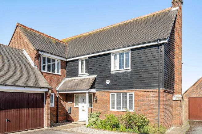 4 bed property, in Lewknor Close, £795,000