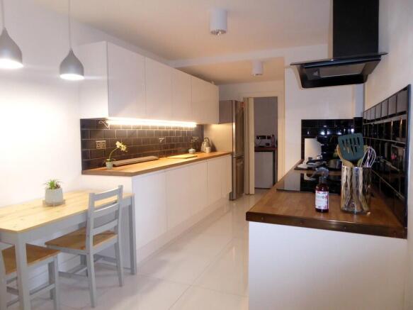 5 bed property, in Saxony Road, £360,000