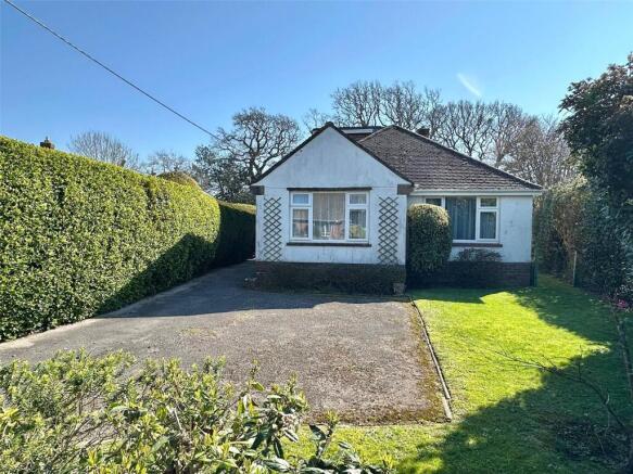 3 bed property, in Buckstone Close, £495,000