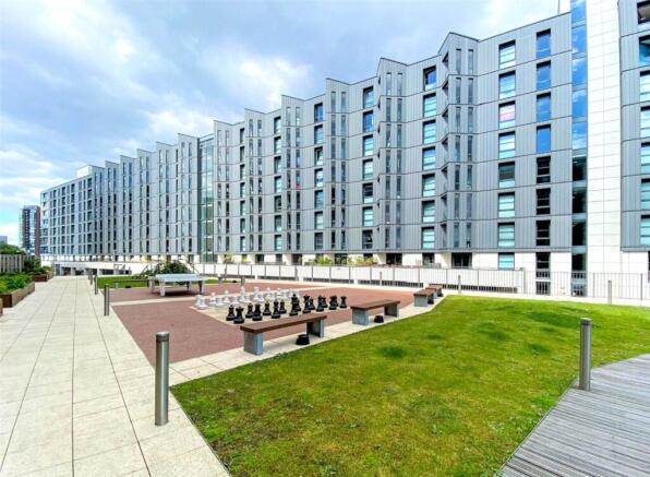 2 bed property, in Munday Street, £245,000
