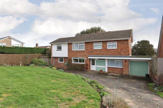 4 bed property, in Penrith Close, £800,000