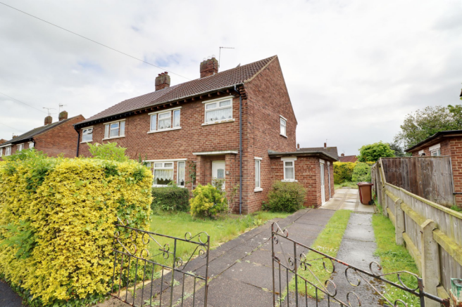 3 bed property, in Sunningdale Avenue, £165,000