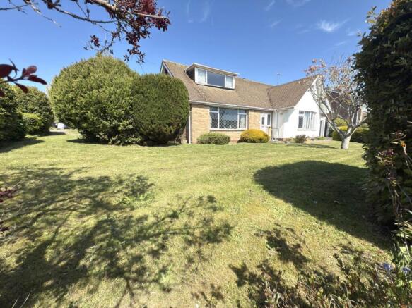 3 bed property, in Douglas Avenue, £595,000