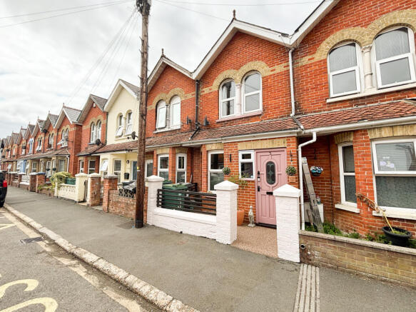 3 bed property, in East Cowes, £205,000