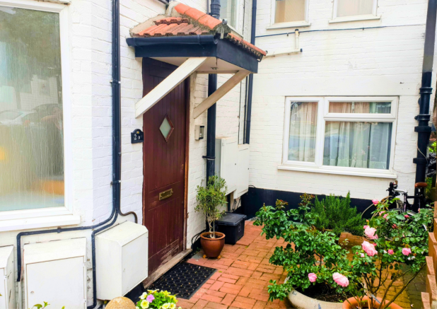 3 bed property, in Hurstwood Road, £620,000