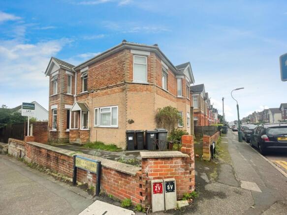 7 bed property, in Hankinson Road, £410,000
