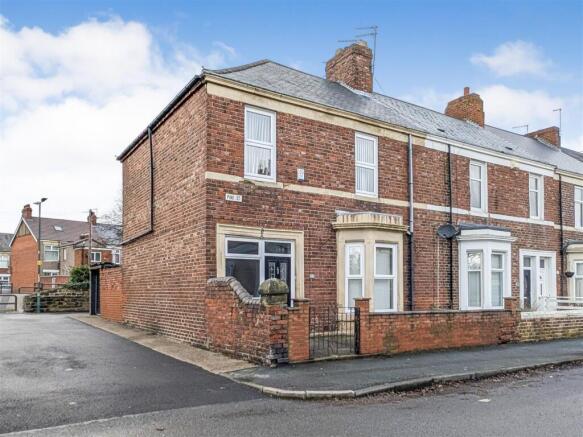 3 bed property, in Pine Street, £120,000